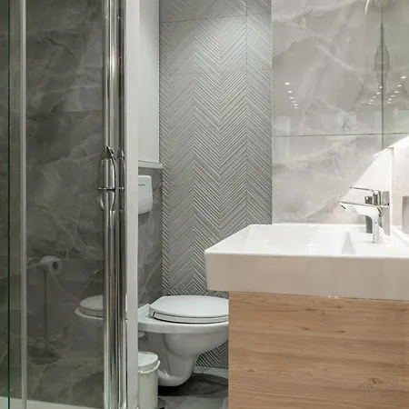 Lavie Maison : A C & Spacious & Center Of *