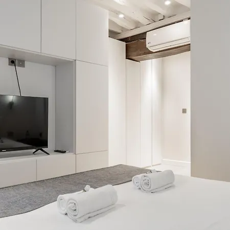 Lavie Maison : A C & Spacious & Center Of *