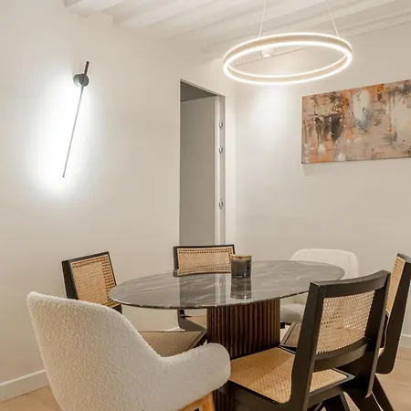 Lavie Maison : A C & Spacious & Center Of דירה *