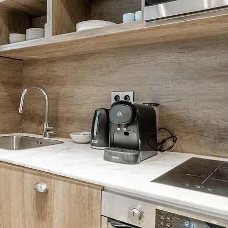 Lavie Maison : A C & Spacious & Center Of דירה