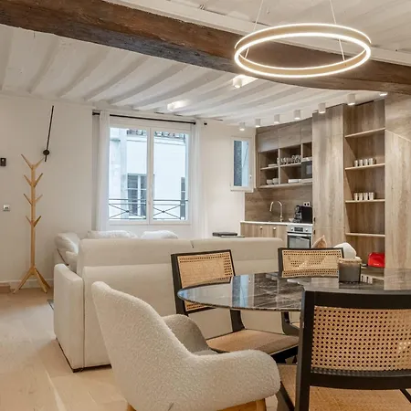 Lavie Maison : A C & Spacious & Center Of *
