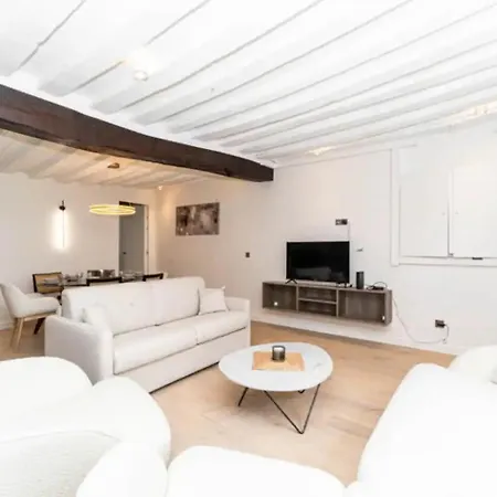 Lavie Maison : A C & Spacious & Center Of